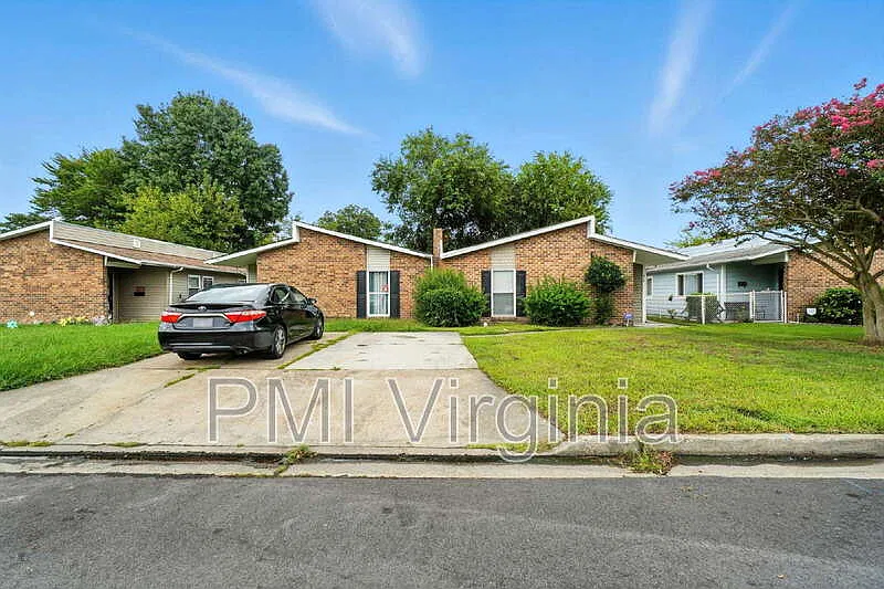 3 bed, 1.5 bath, 1150 sqft, $1,595 — Photo 2