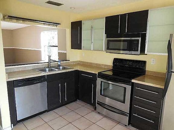 5th image of 11625 NW 27th St #4B