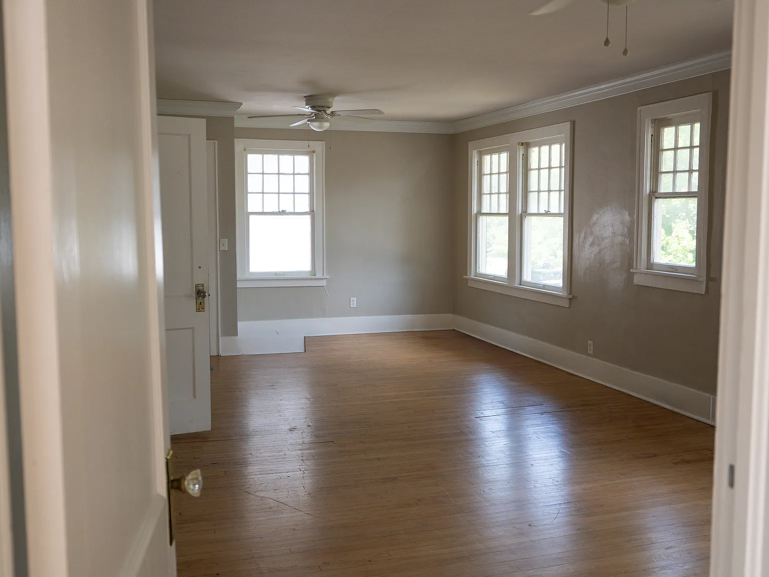 3 bed, 2054 sqft, $2,300 — Photo 2