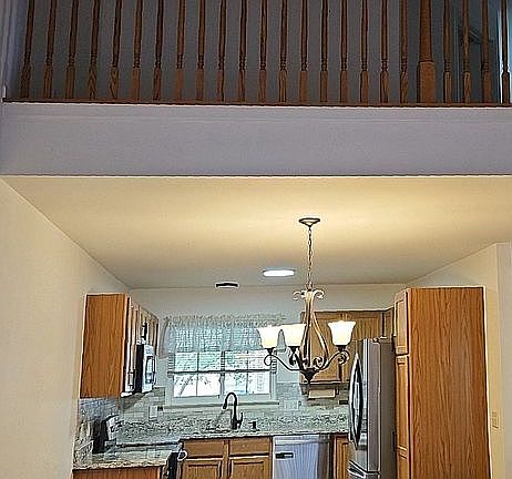 4th image of 387 Newberry Ln