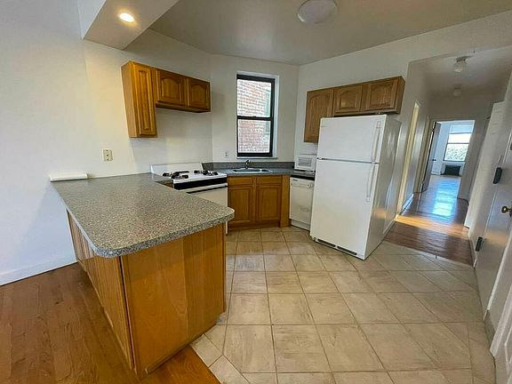 2nd image of 20-67 Steinway St #3L