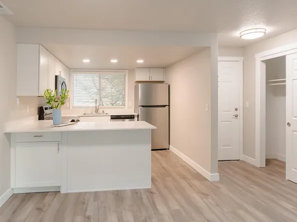 Autumn Wood, 7656 SE Lake Rd #7616, Portland, OR 97267