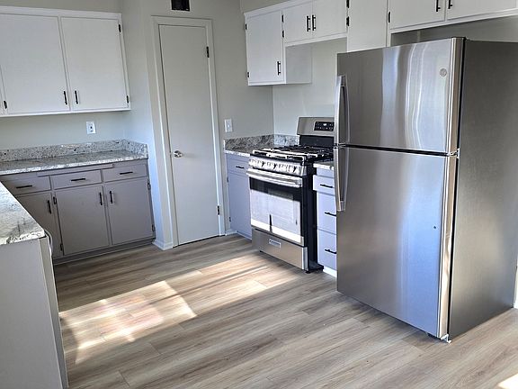 3rd image of 14818 Lakewood Heights Blvd #Up