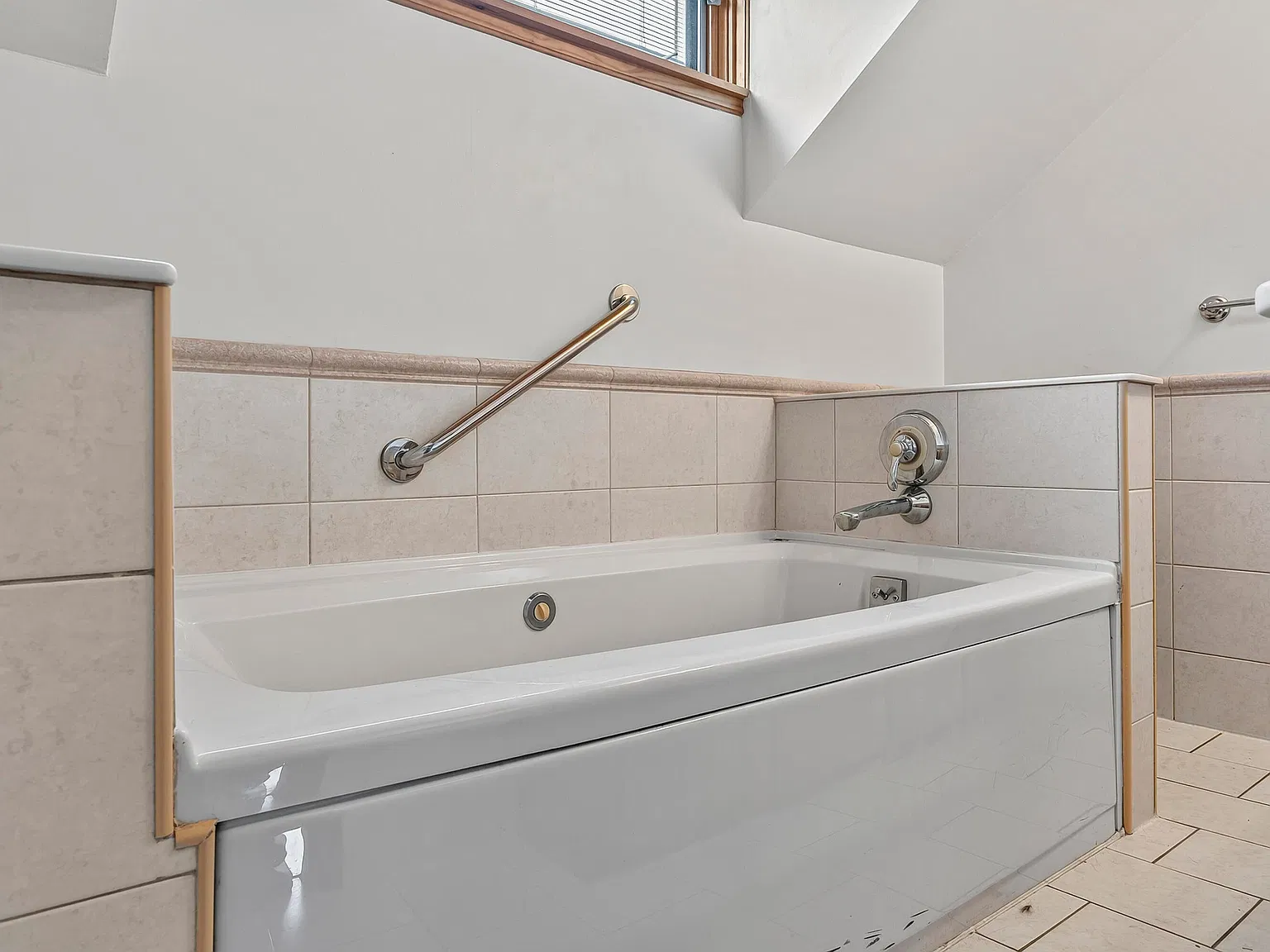 3 bed, 1179 sqft, $2,200 — Photo 3