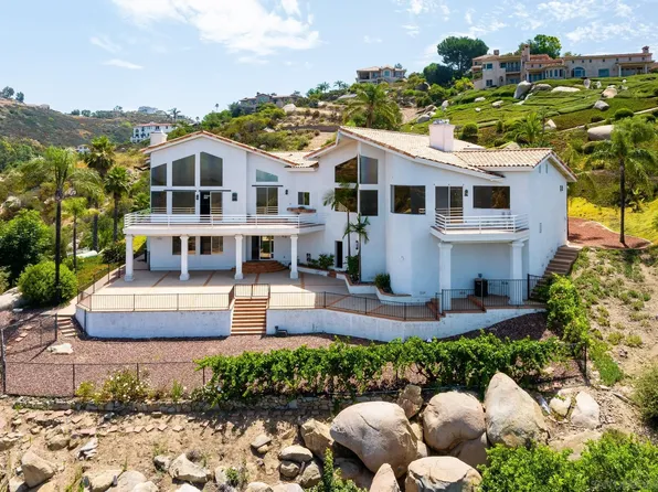 9604 Misty Meadow Ln, Escondido, CA 92026