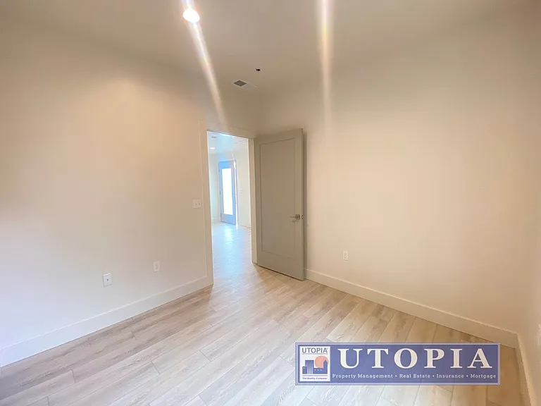 448 May Ave #4 — Photo 17