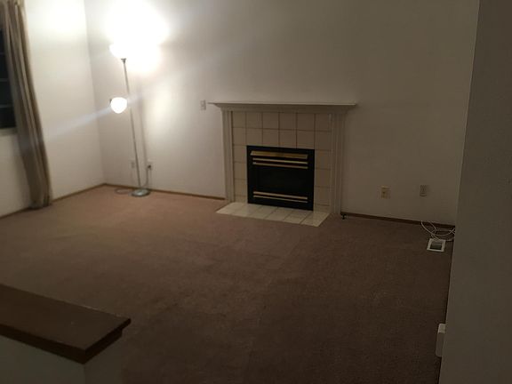 Living Room w/ Gas Fireplace keeps the house real warm in winter months