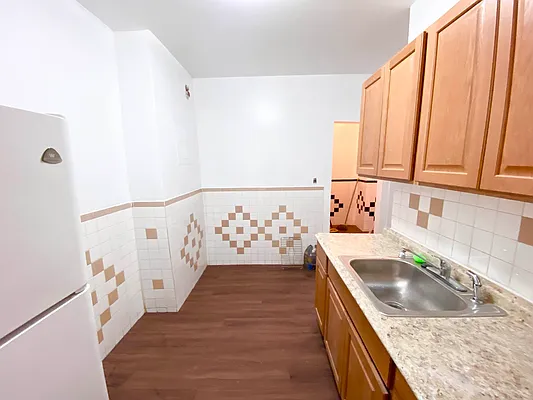 Rented by Amorelli Realty | media 21