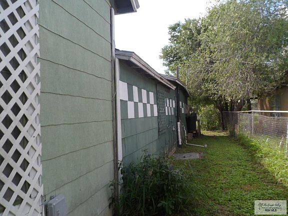 3rd image of 390 E Landrum St