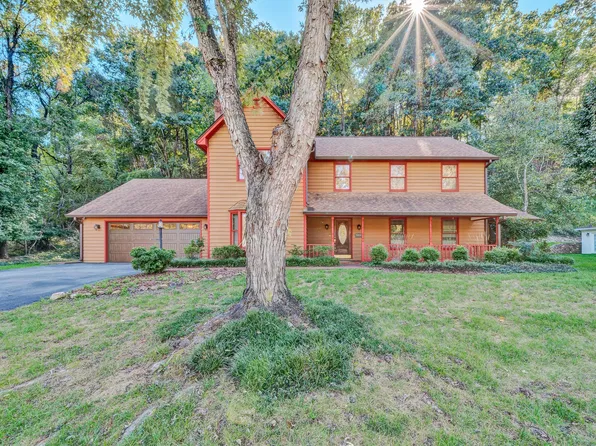 5864 Lakemont Dr, Roanoke, VA 24018