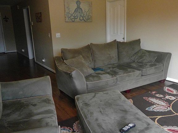 2nd image of 3319 Leslie Ln