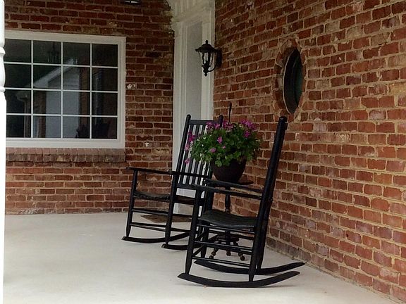 4th image of 47 Dodsridge Ln