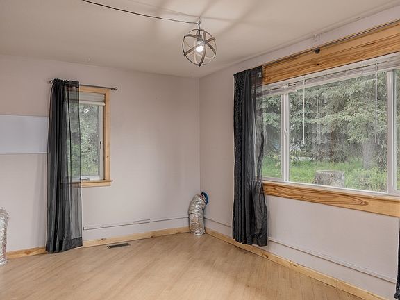4th image of 1804 Caribou Way