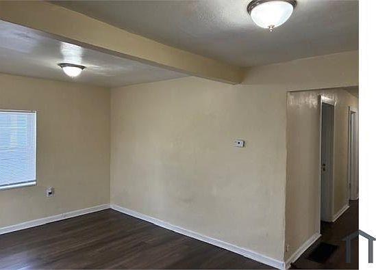 2nd image of 2220 Falmouth Ave