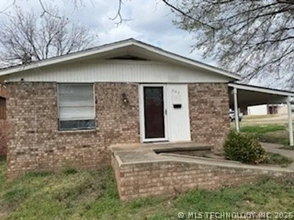 203 W 3rd Ave, Bristow, OK 74010