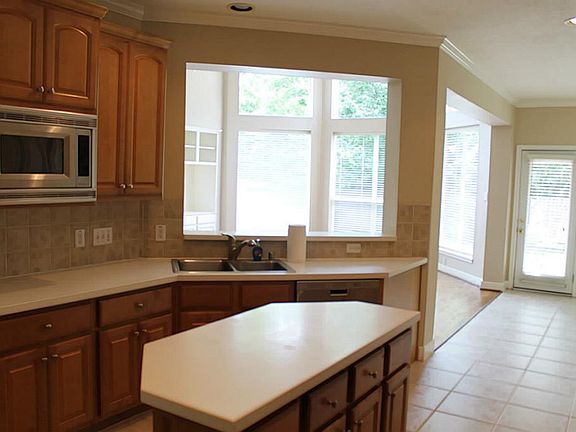 3rd image of 4110 Oak Forest Dr