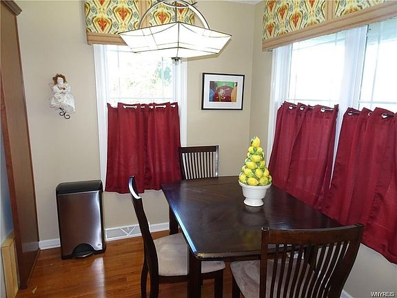 5th image of 64 Blossom Wood Ln