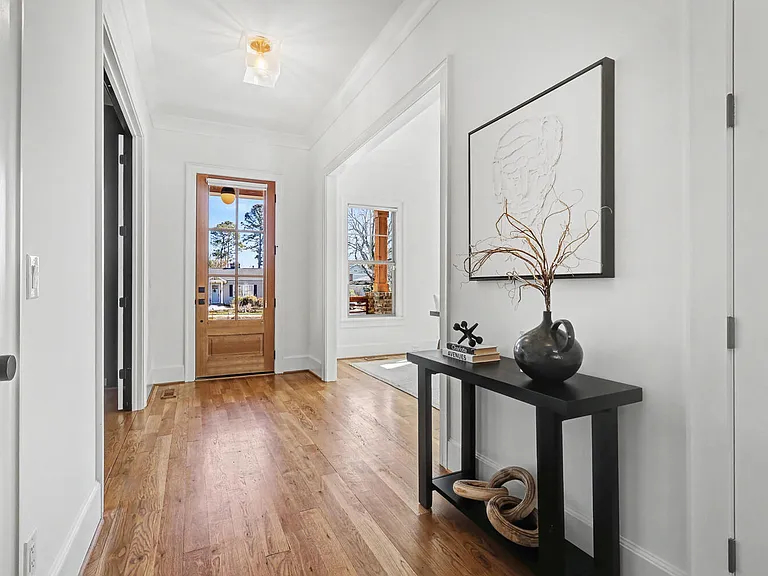 2852 Dorchester Pl — Photo 7