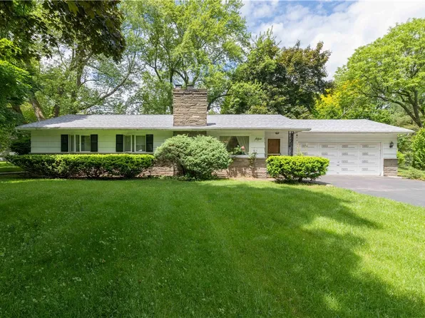 46 Butternut Dr, Pittsford, NY 14534