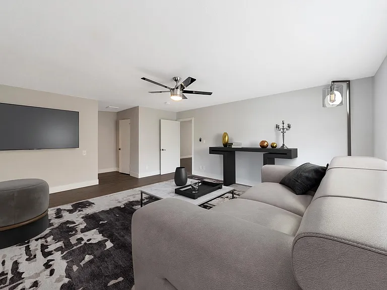 Oasis Apartments — Photo 12