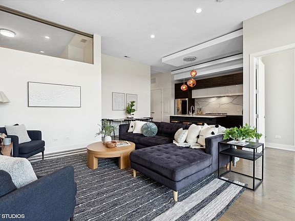 4th image of 3024 W Armitage Ave #8