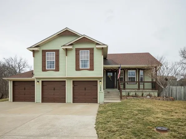 1406 Tyler Ct, Greenwood, MO 64034