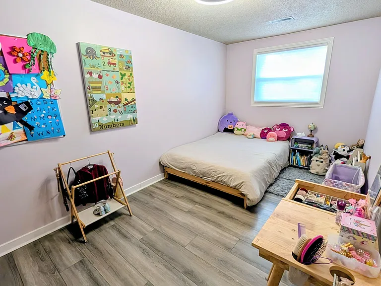 507 Pineview Gdns — Photo 12