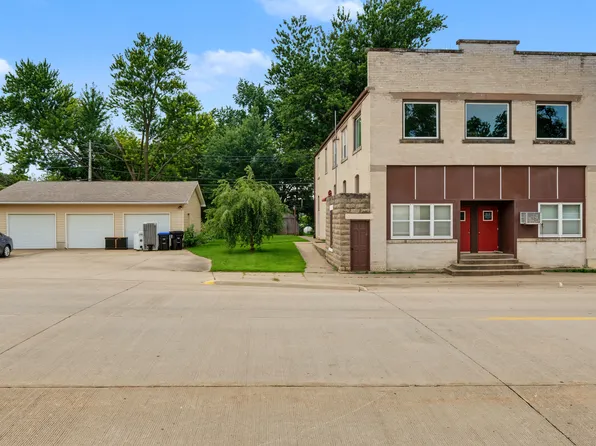 111 Broadway St, Charlotte, IA 52731