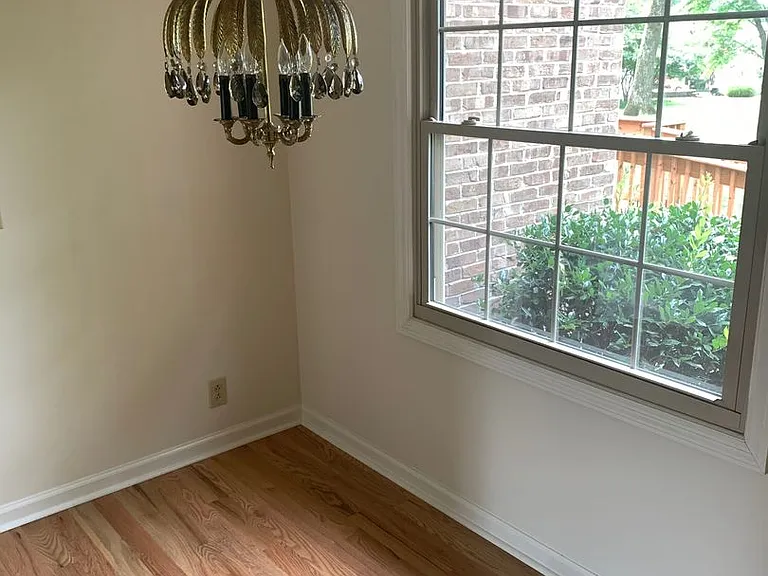 305 Dogwood Ct — Photo 14
