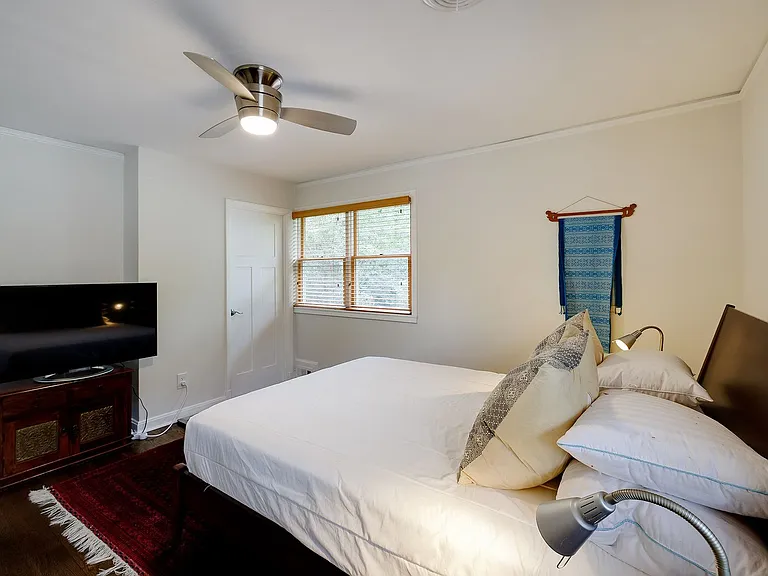 9420 Holland Ave — Photo 43