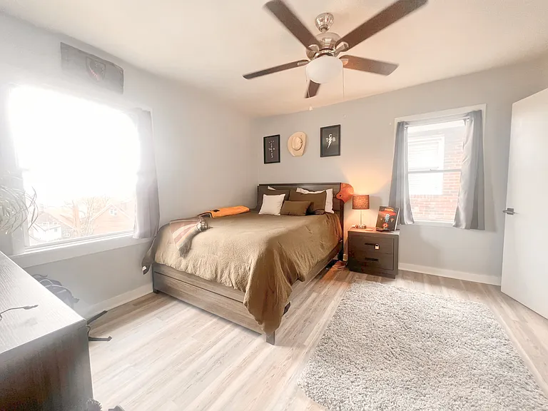 5737 Hobart St #5 — Photo 4