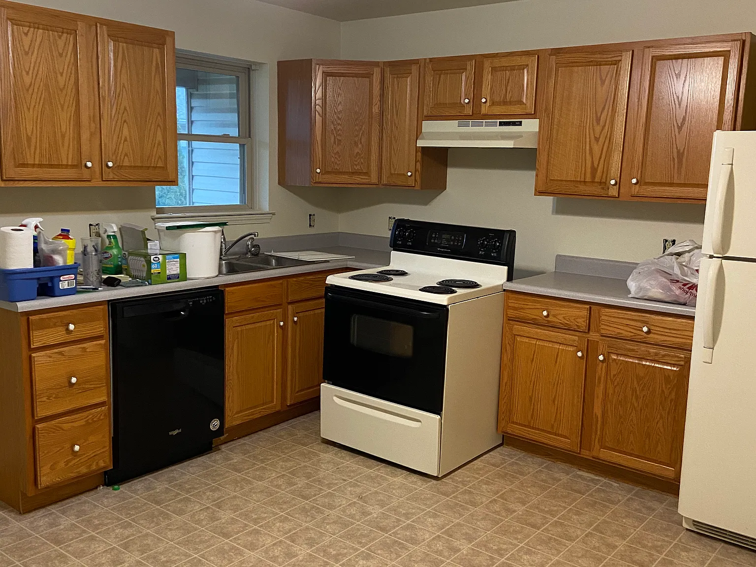 2 bed, 988 sqft, $890 — Photo 1