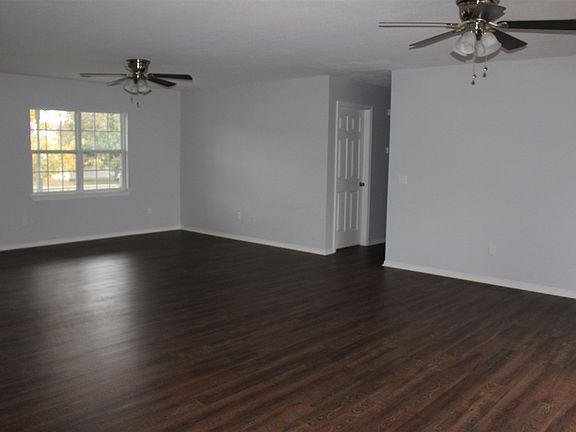 2nd image of 131 Waterford Ln