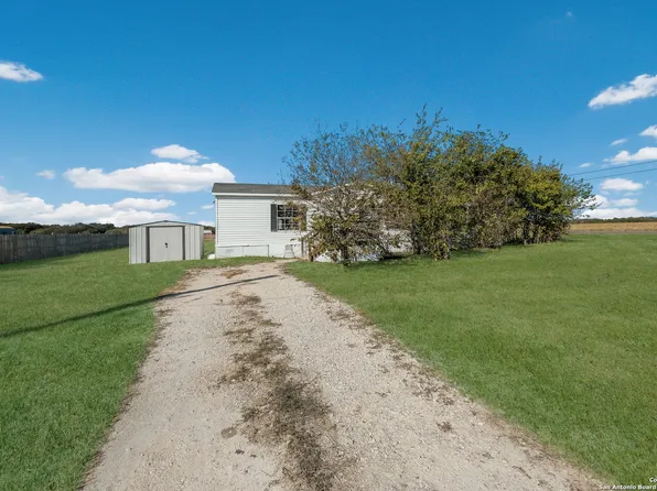 104 kickapoo, Seguin, TX 78155
