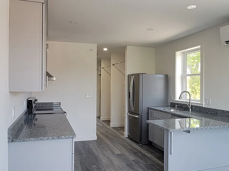 24 Jackson St #11 — Photo 8