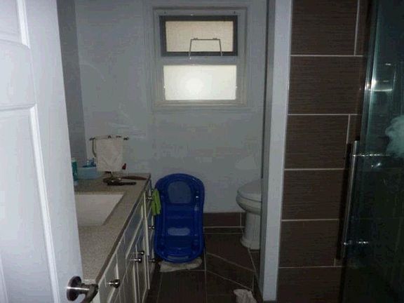 4th image of 9909 Lyndhurst St