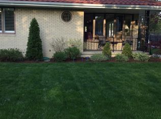 917 Creekside Dr, Niagara Falls, NY 14304