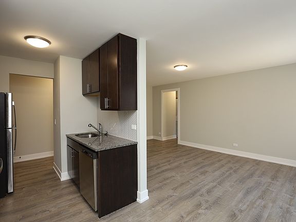 5th image of 530 W Surf St #D104