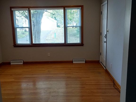 4th image of 135 Arcadia Ave #1