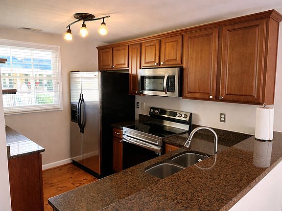3rd image of 1334 Green Oaks Ln Suite M