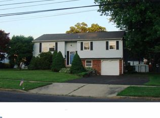1007 Valley Rd, Warminster, PA 18974