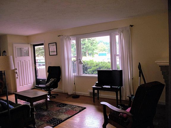 5th image of 807 Grove Ave