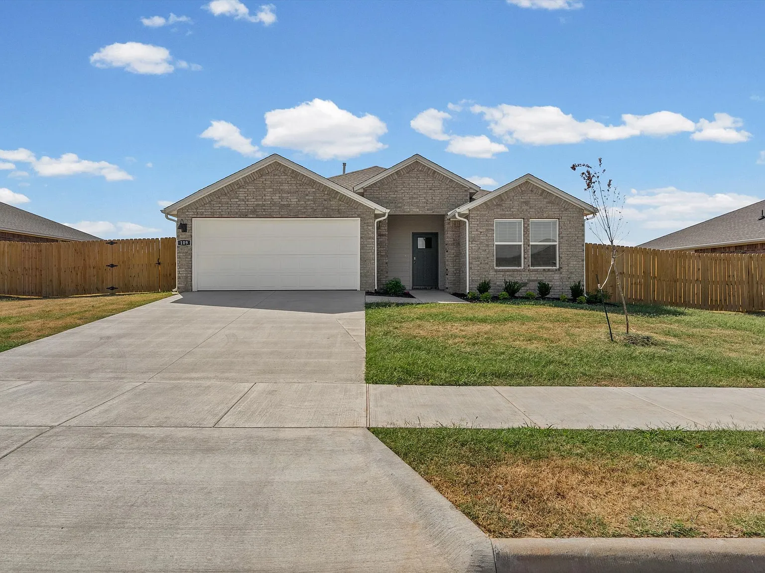 3 bed, 1637 sqft, $1,950 — Photo 1
