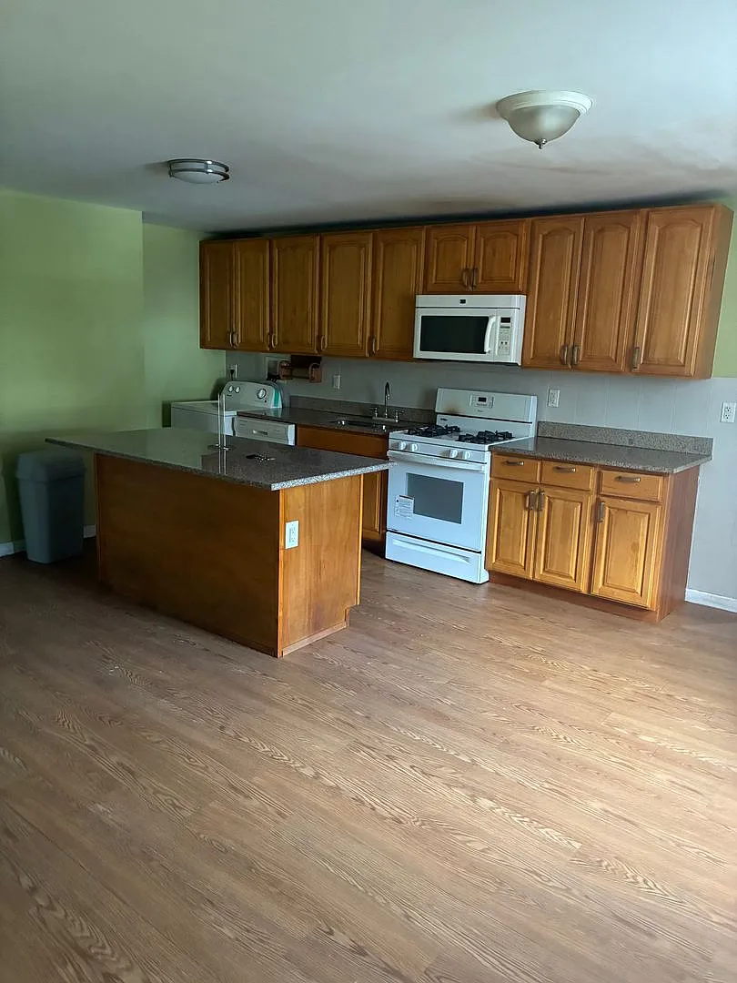 53 Bates St 1 & 2 — Photo 1