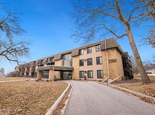 3399 Kent St APT 301, Shoreview, MN 55126