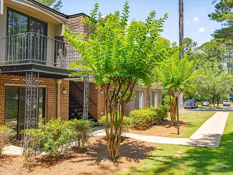 Orleans Apartments — Photo 39