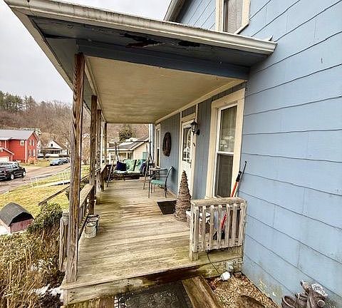 3rd image of 20 Maple St