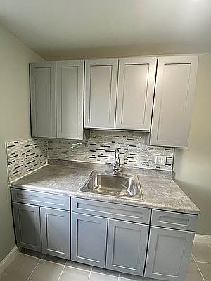4th image of 409 E 21st St #1D