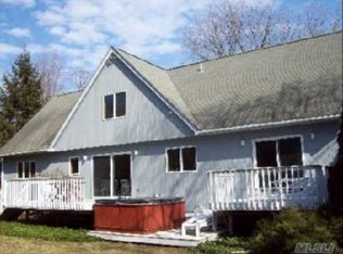 7 Hazelwood Ave, Westhampton, NY 11978