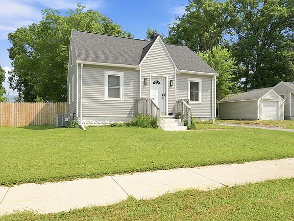 3rd image of 118 Burns Blvd